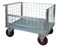 Pianale verniciato a 4 sponde di cui 1 ribaltabile in rete con ruote antiforatura Carmeccanica